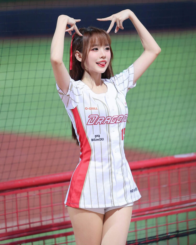 CT AMAZE 萝拉 Laura，味全龙啦啦队 Dragon Beauties 小龙女成员。